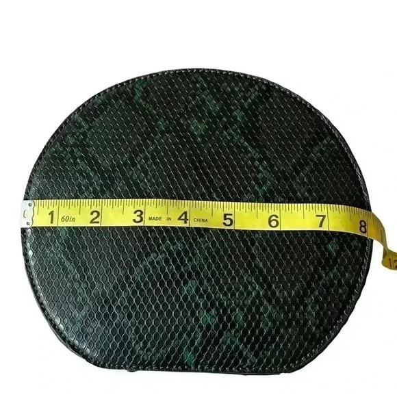ROUND FAUX SNAKE SKIN PRINT HAND BAG INCLUDES SHOULDER STRAP•GREEN AND BLACK• - Picture 9 of 9